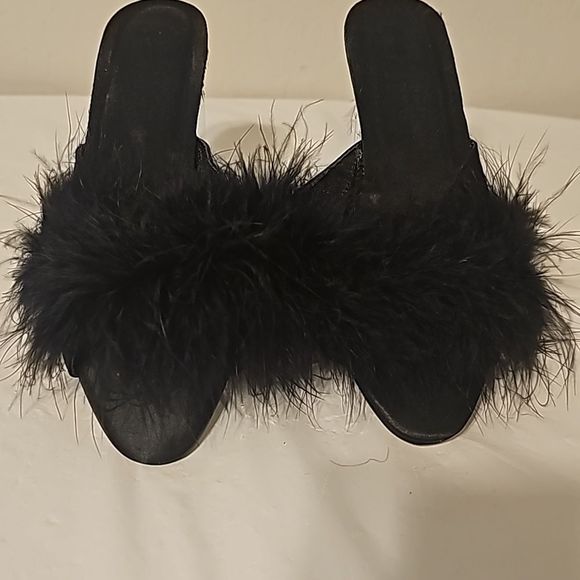 NWOT Black Feather Slippers - Picture 2 of 4